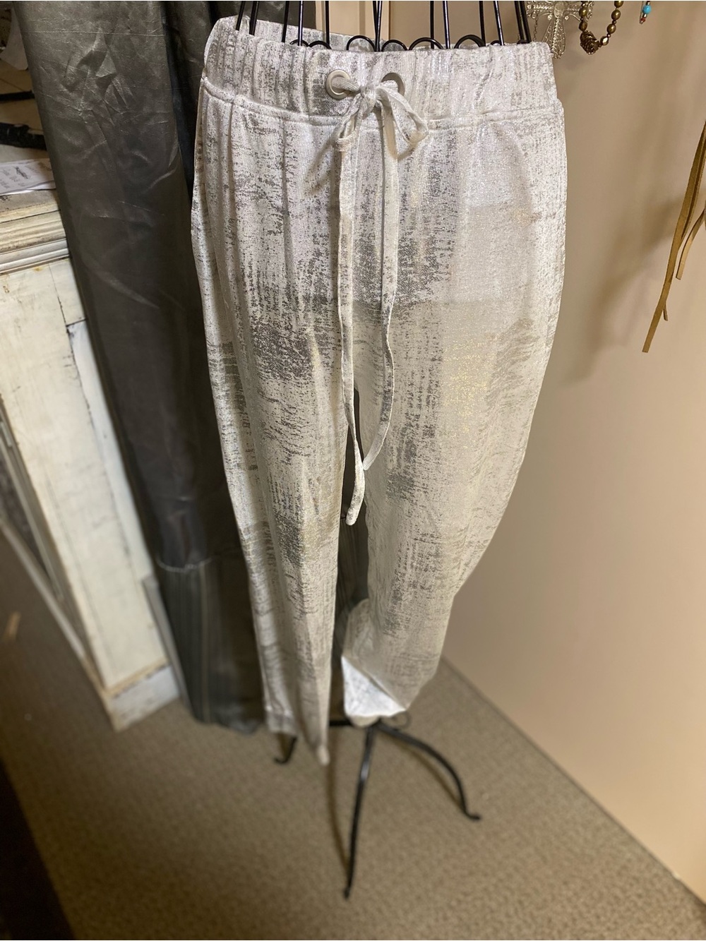 essue painted silver la’ma on white  Drawstring Joggers